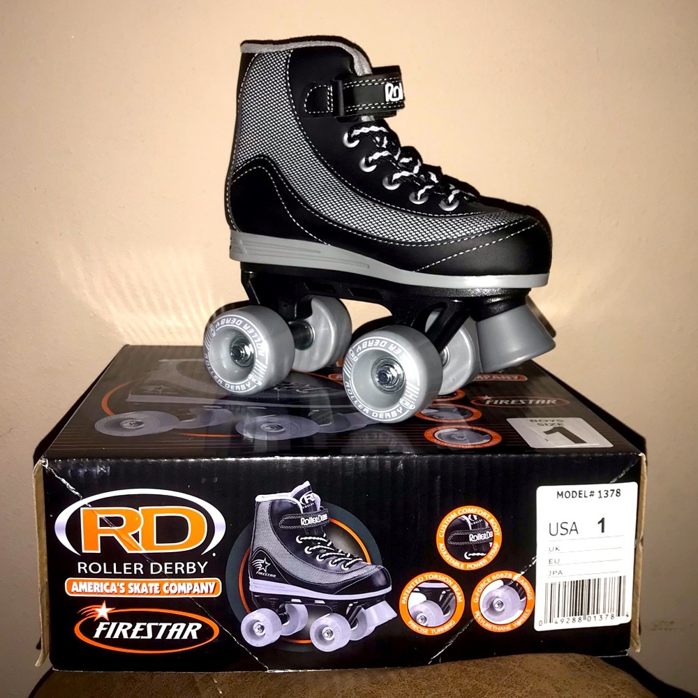 NWT roller skates